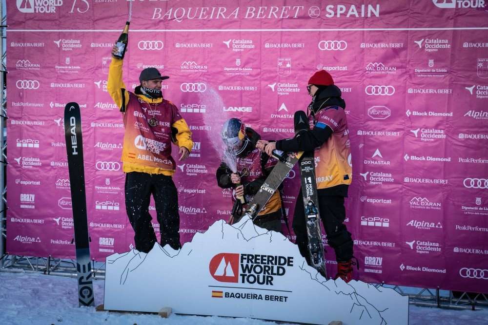 Abel Moga en el podio tras una fantástica actuación en el FWT en Baqueira Beret