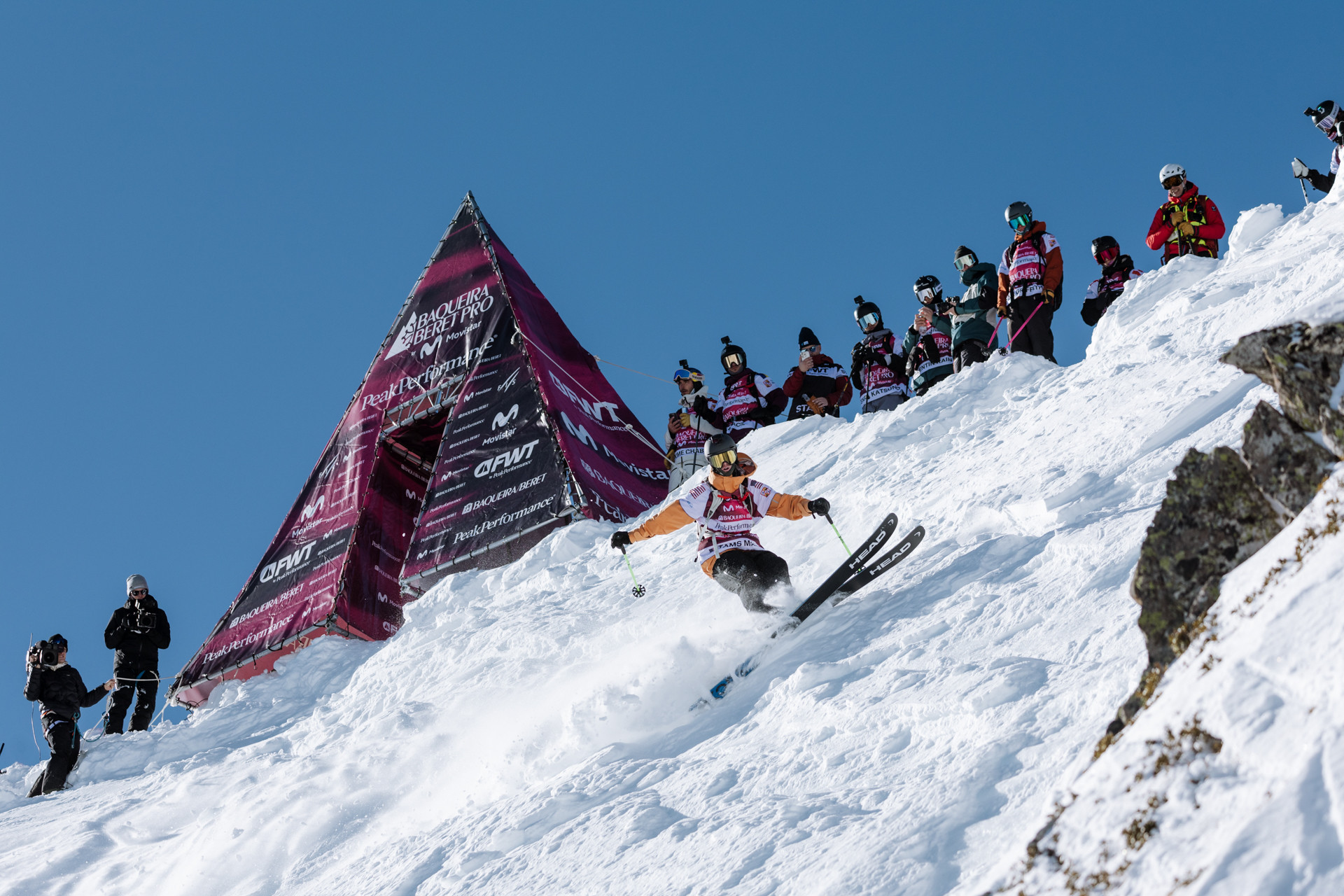 El FIS Freeride World Tour by Peak Performance 2026 comienza con el Baqueira Beret Pro by Movistar