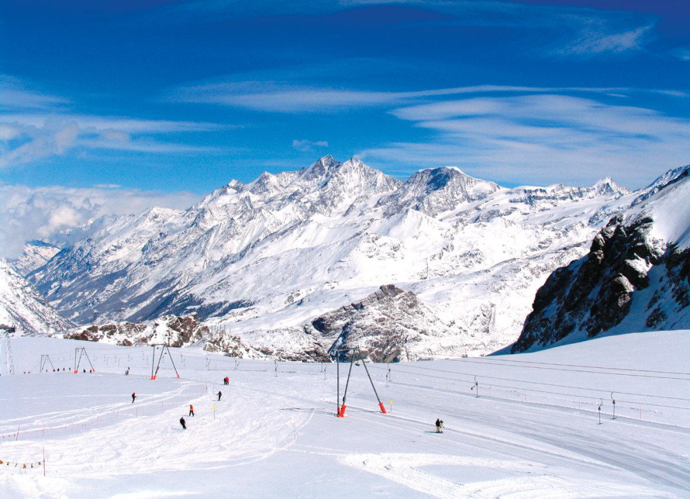 Zermatt en verano. Las zonas glaciares alpinas por encima de 3.500 metros viven en un invierno permanente.